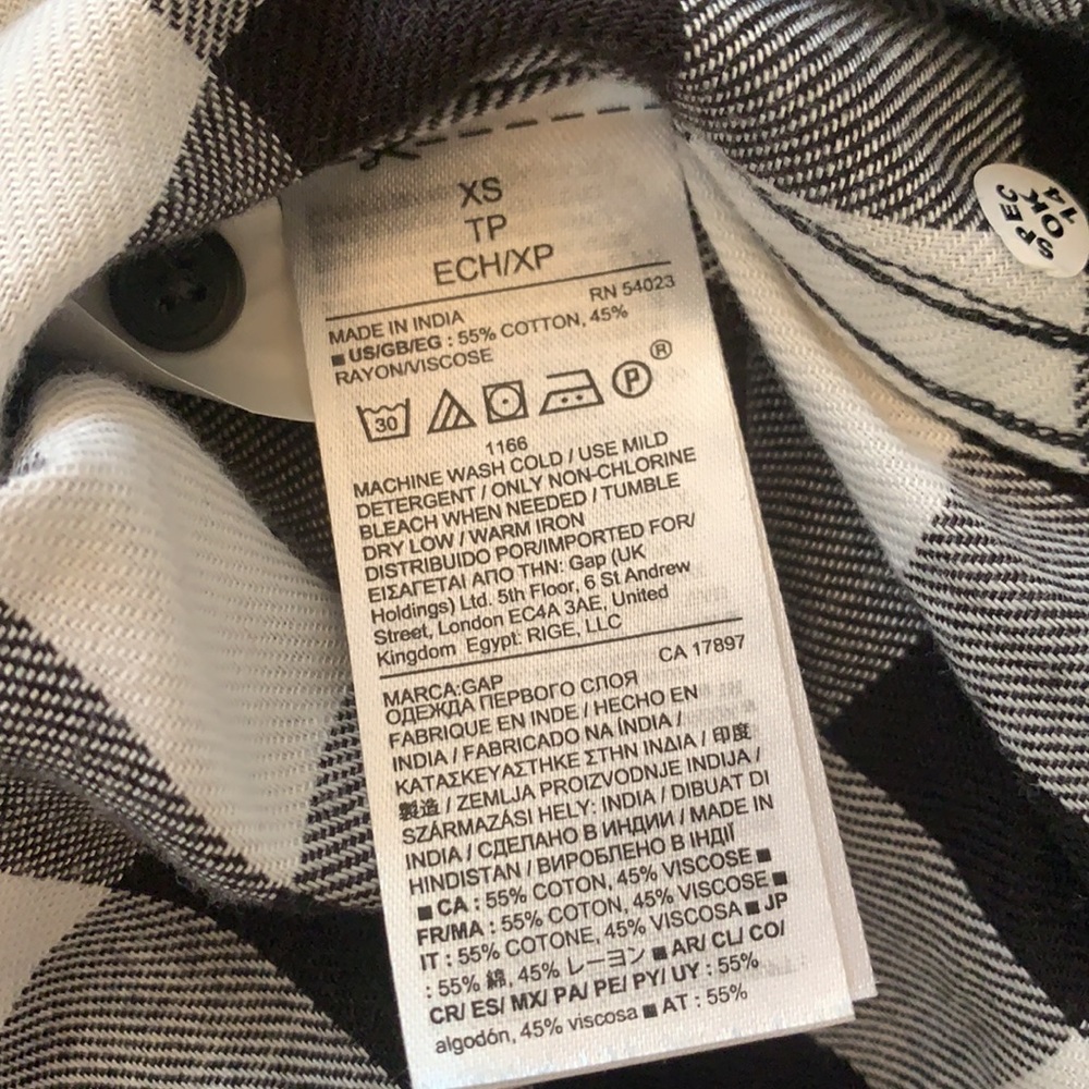 GAP Ruffled button down - Picture 4 of 5